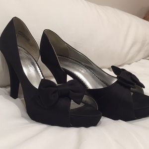 Black Michaelangelo satin peep toe high heel